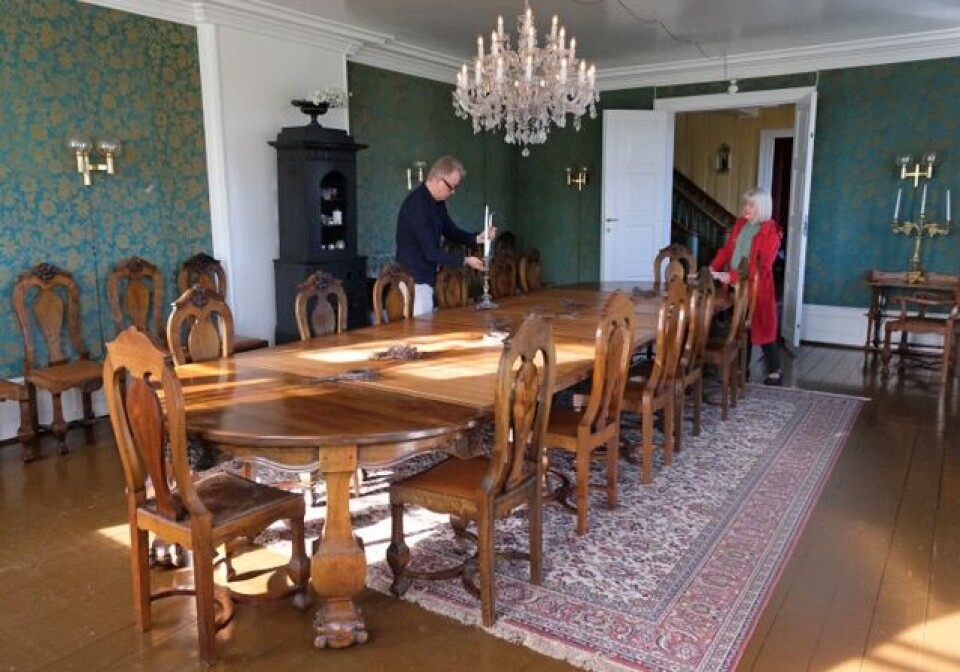 Per Magnus tenner lys for oss midt på blanke formiddagen. (Foto: Kristin MacKie)