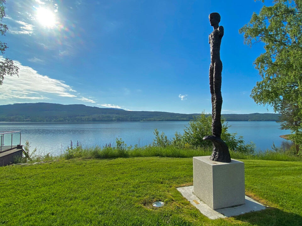 STRAMT: Skulptur av Nico Widerberg. (Foto: Hurdalsjøen Hotell & Spa).