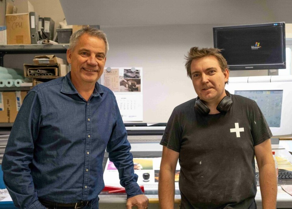 Per-Otto Sletten vil ha ungdommen tilbake i Kongsvinger-regionen. Her med nevøen Jan Vegard Sletten som jobber sammen med ham i Flisa Trykkeri.