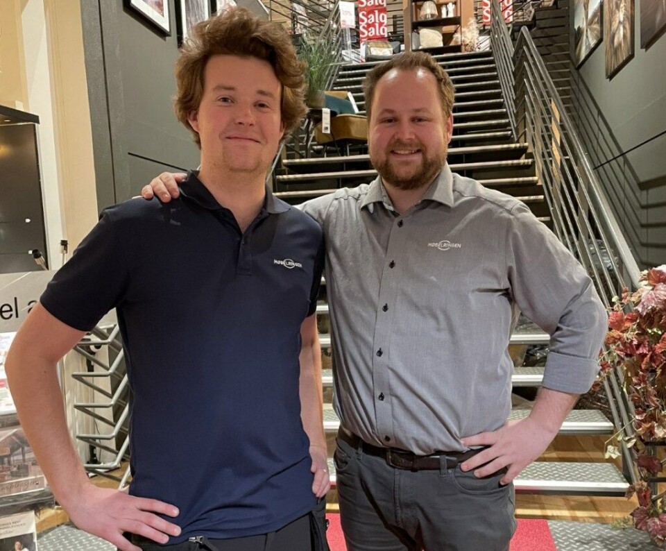 GODE VENNER: Thomas Skyrud (til venstre) og fetteren Lasse innledet det nye året med å jobbe sammen. – Vi står for nytenkningen, fedrene våre for erfaringen, sier Lasse. (FOTO: Privat)
