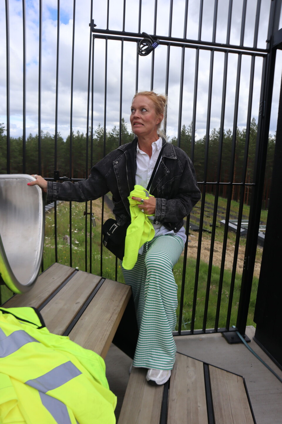 LITT NERVØS? Anne-Kari Hetterud fra Norske landskapsarkitekters forening før hun rutsjer nedover sklia.