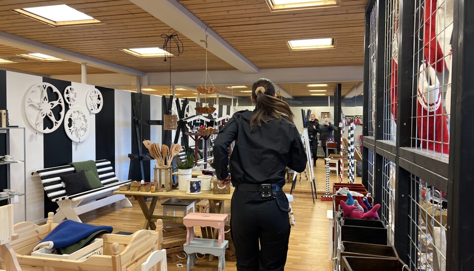 Ingrid må rett som det er inn på lageret og hente nye varer
